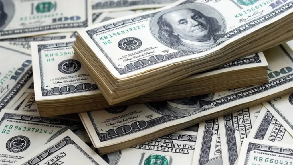 سعر الدولار يلامس حاجز 53 جنيها مصريا في منتصف تعاملات اليوم الاثنين